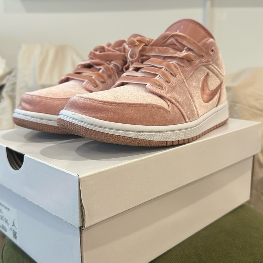 Air Jordan 1 Low SE “Pink Velvet”